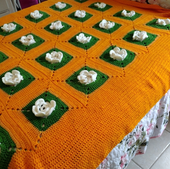 Fall Mid Century Afghan blanket with 3D flowers - Picture 3 of 7